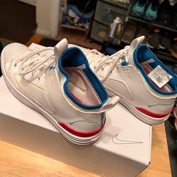 Converse Lightweight Sneakers - Picture 2 of 2